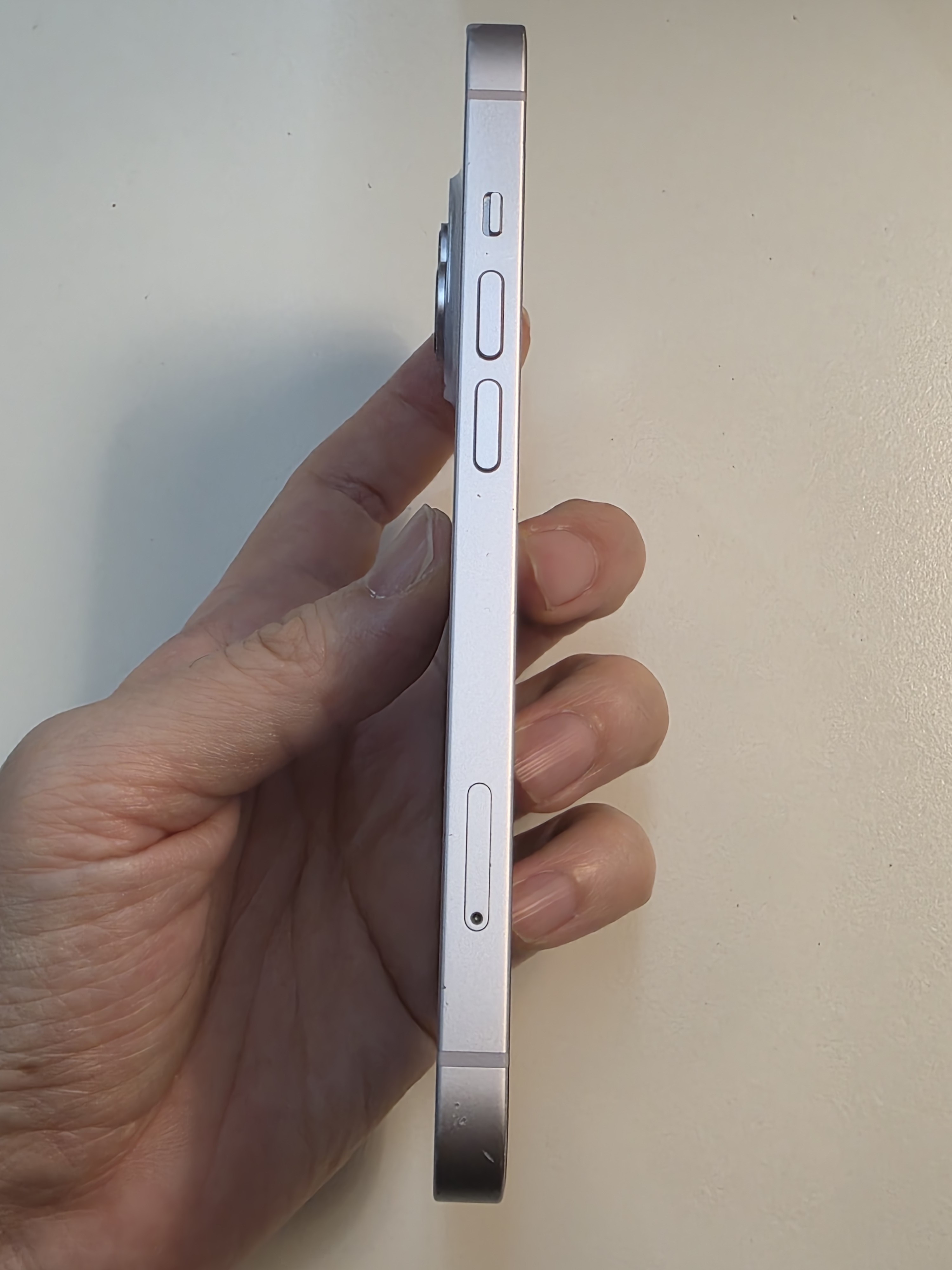 iPhone 14 TE-54